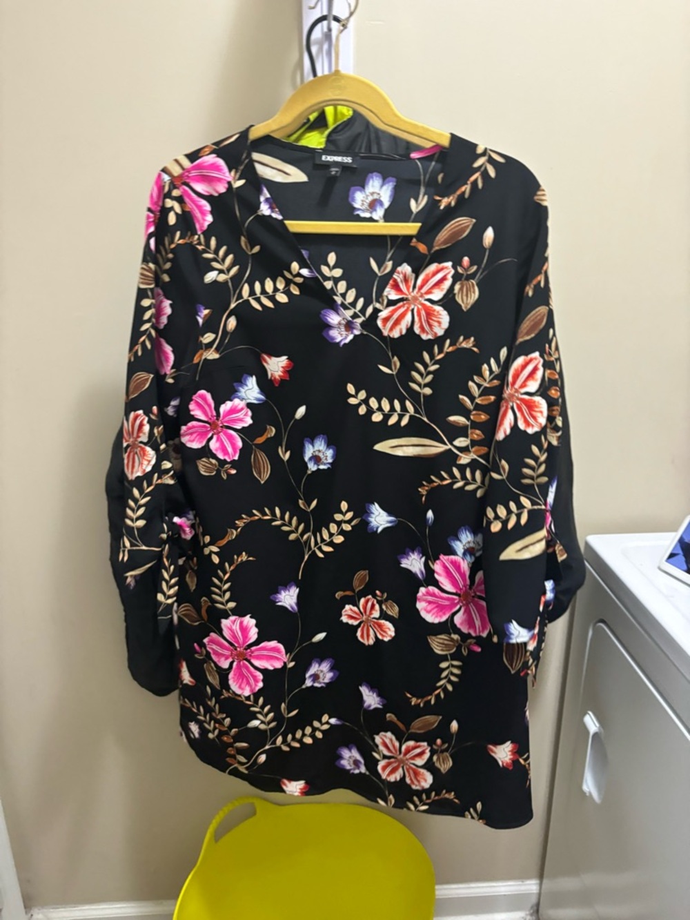 Express Women's Black Floral V-Neck Sheath Dress